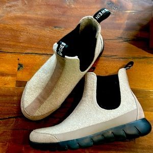 Chelsea Wool  39 ( 9?) Tan Giesswein Boots